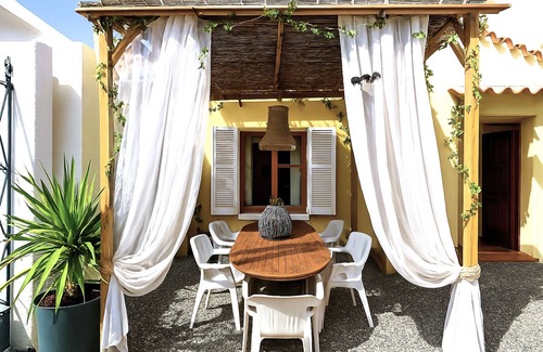 La Nartelle House | Rêve D'Azur: Walking distance from the beach, Swimming pool, Terrace BBQ, Parking & Bed linen included