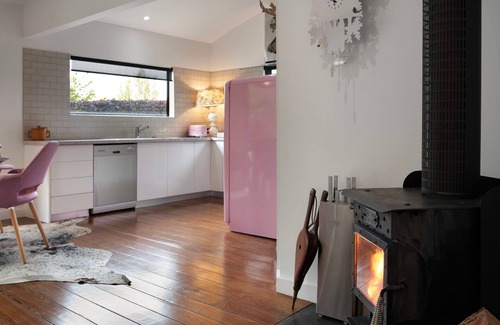 Lyonville House | Reverie 101- luxury escape with native bush views