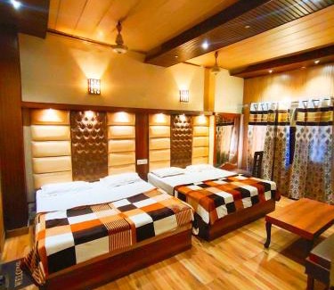 Amritsar Hotel | Revoli Inn Hotel JUST 5 MIN FROM GOLDEN TEMPLE