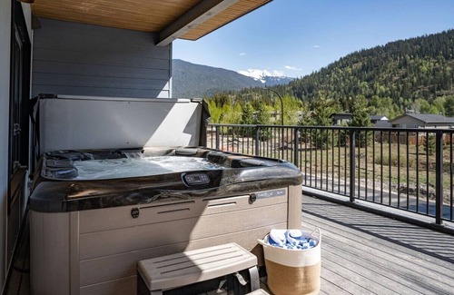 Revelstoke Condo | Revy Bliss - Dazzling Condo in the Mountains