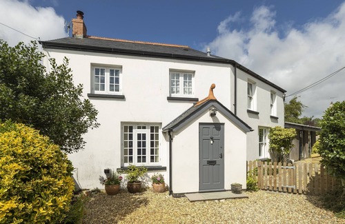 Vale of Glamorgan House | Rexton House is an attractive and spacious property enjoying a quiet location in the beautiful seasi