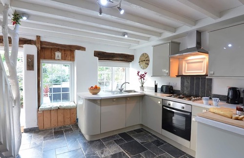 Menai Bridge Cottage | RHIANFA COTTAGE, pet friendly, with hot tub in Menai Bridge