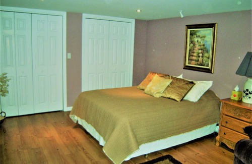 Rhinebeck Village Business District Apartment | Rhinebeck Village suite with heated pool