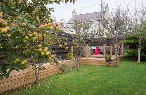 Rhosneigr House | Rhonwil : Pet-Friendly 3‑Bed Bungalow with Sunroom in Rhosneigr | Managed by Anglesey Holiday Lettin