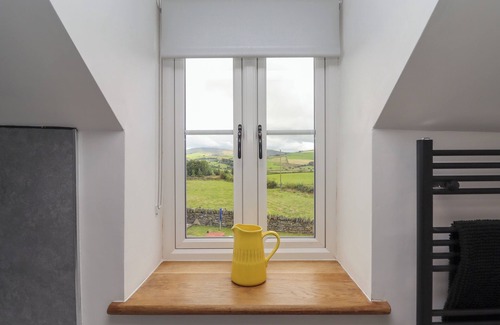 Cwmtirmynach Cottage | RHOS LAS, pet friendly, character holiday cottage in Cerrigydrudion