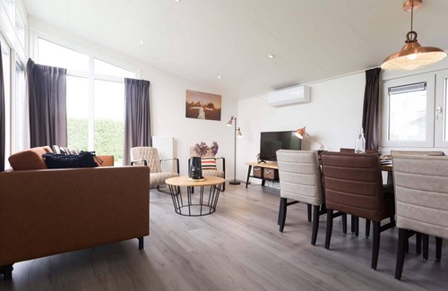 Cromvoirt Ski Chalet | ✓ Rialto at Résidence de Leuvert ✓ Holiday home for 6 persons ✓ Located near Den Bosch (Noord-Brabant) ✓ Near De IJzeren Man ✓ Book directly through the park