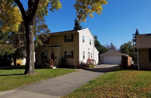Richfield House | Richfield Charmer - Free WiFi and Close to MSP & Mall of America