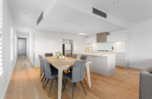 Richmond North Apartment | Richmond on the River, sleeps 6