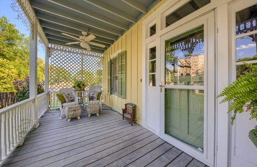Fredericksburg House | Rickerhaus- 2BD-3BA Cottage Just One Block From Main Street And Marketplatz