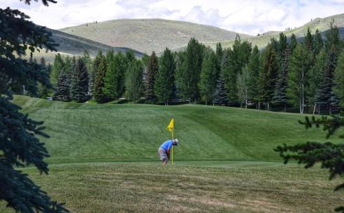 Elkhorn Village Apartment | Ridge Hideaway