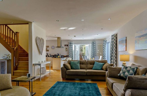 Bishopston House | Ridley Way in the beautiful Swansea