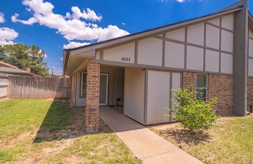 Midland House | Right at Home-Uptown Place with gated yard and covered parking