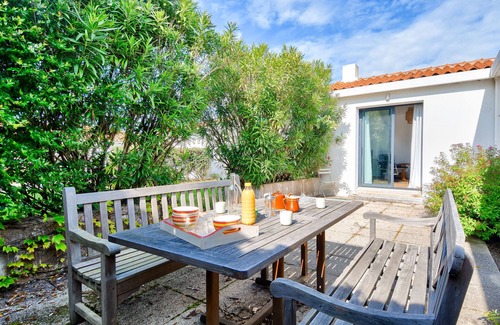 Noirmoutier-en-l'Ile Ski Chalet | Right in the centre of Noirmoutier en l'île - For 6