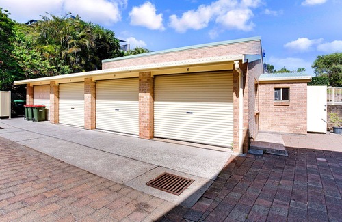 Black Head Apartment | Right in the heart of Black Head - central to shops, beach, parks and cafes