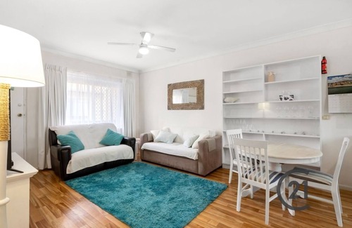 Adelaide Apartment | Right in the heart of Iconic Semaphore!