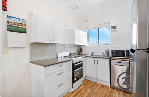 Adelaide Apartment | Right in the heart of Iconic Semaphore!
