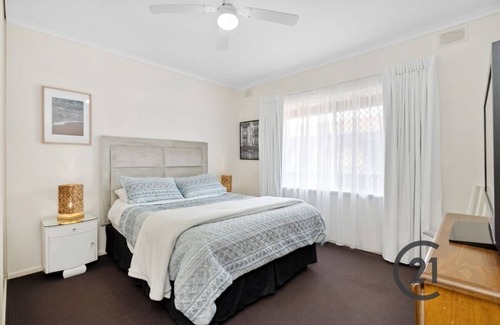 Adelaide Apartment | Right in the heart of Iconic Semaphore!