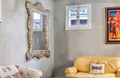 French Quarter Cottage | Right On Bourbon Street!