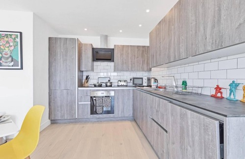 Montpelier Apartment | Right On : Bright On Apartment 1B - City Centre Luxury Apartments