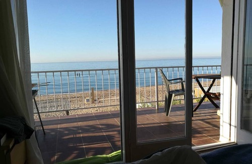 Roda de Bara Apartment | Right on the Beach - Masia del Mar - with your feed in the sand