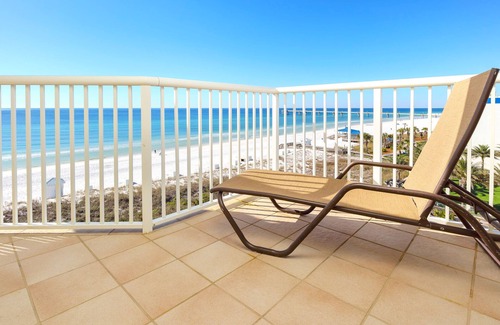 Fort Walton Beach Condo | Right on the Sand Dunes-Top Floor-BEACHFRONT-Free Bch Svc & Fitness Room
