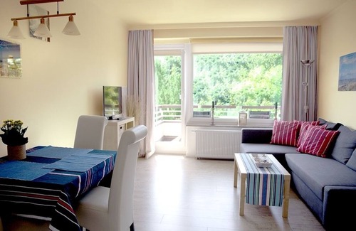 Busum Apartment | 🚨 Right on the sandy beach, sunny balcony, quiet location, WiFi 🚨