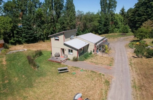 Sequim House | Riley`s Farmette - A Peaceful Countryside Retreat