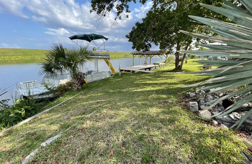 Buckhead Ridge Cottage | Rim Canal Cottage - Access to Fishing, Just off Lake Okeechobee! by RedAwning