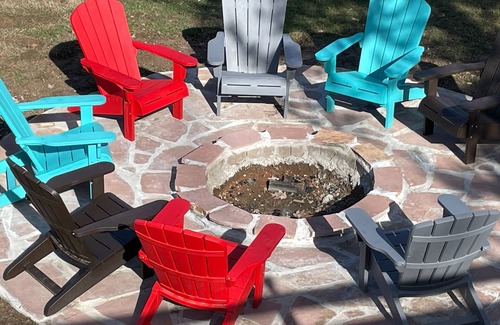 Cherokee Village House | RIR: E Faye Jones style Rock floor to ceiling in 3 bathrooms open floor plan.