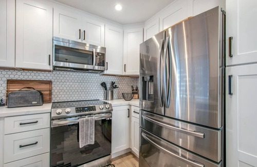 Marquesa Condo | Ritz Pointe Paradise! Walking distance to the beach.