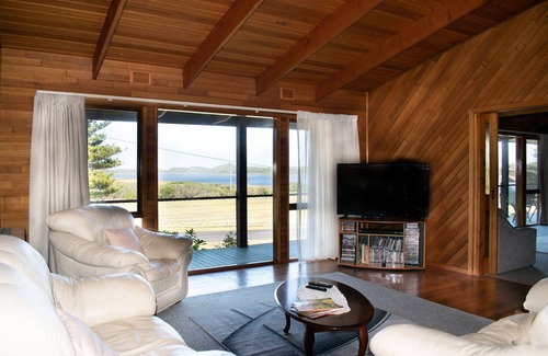 Nelson House | River 2C, Scenic views & close to facilities