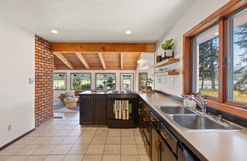 Newport Cabin | River Cabin-Pristine PNW Summer-Ski Cabin-Fall Magic