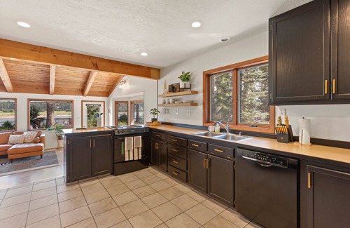 Newport Cabin | River Cabin-Pristine PNW Summer-Ski Cabin-Fall Magic