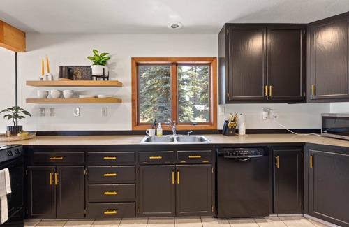 Newport Cabin | River Cabin-Pristine PNW Summer-Ski Cabin-Fall Magic