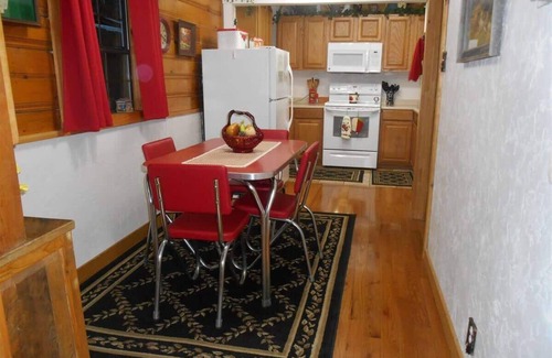 Ruidoso Cabin | River Cabin Summary: