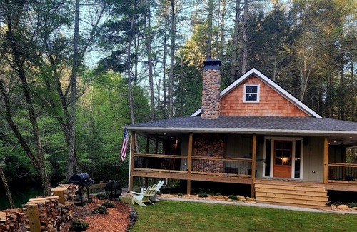 Dahlonega Cottage | River Cottage ON THE WATER! 15 acres w/ waterfall!