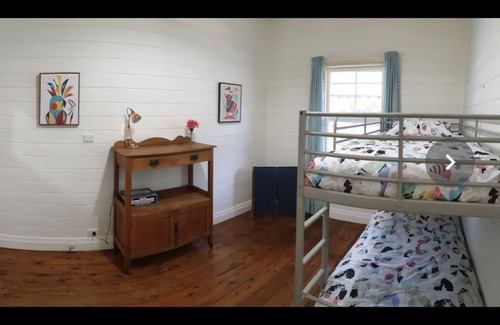 Coonabarabran House | River Cottage perfect for your stay over in Coonabarabran. 200m from Main Str.