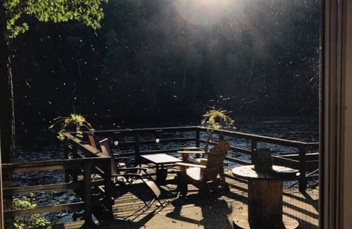 Newaygo House | River Country Lodge on the Muskegon River next to Pine St boat launch
