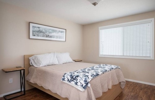 Scappoose Boat Rental | River Fox Floating Home in Scappoose Or. 3 bd, 2 bth.