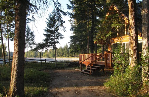 Kalispell Cabin | River-front Cabin is affordable retreat after hiking or skiing! Pet friendly!