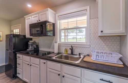 Albany House | River front comfort at Lucinda's Cabin