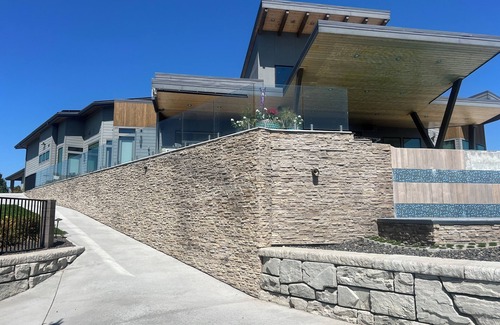 Tri-Cities House | River Front Property with boat dock, basketball court and Pool
