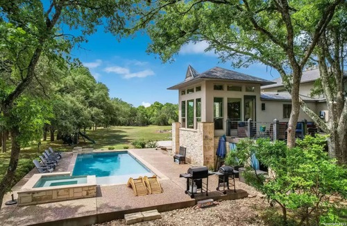 Blanco Villa | River front villa w/pool, BBQ, hiking, fireplace