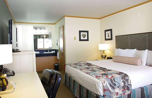 Florence Hotel | River House Inn, a Baymont by Wyndham