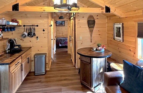 Town of Hope Cabin | River Life Cabin Rentals: B