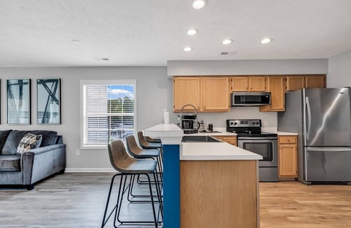 Carolina Forest Apartment | River Oaks Stylish Condo w/Golf Course View, Pool & Tennis