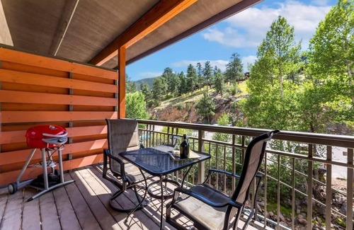 Estes Park Apartment | River Overlook Loft: Downtown Condo