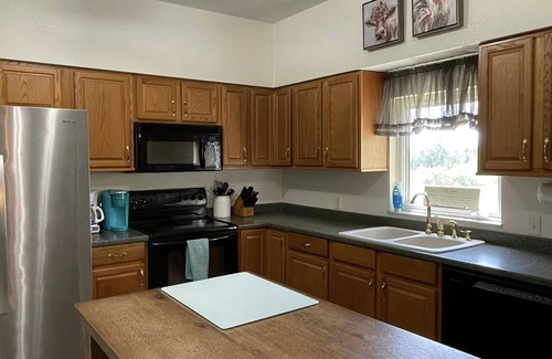 Fedhaven House | River Ranch Farmhouse on 2.5 Acres