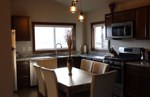 Silver Star Cabin | River Rest Luxury Cabin - The Ruby. Beautiful River and Mountain Views!