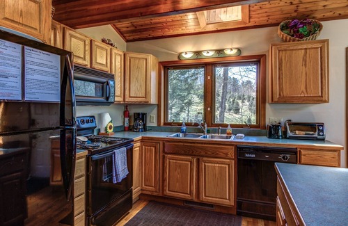 Boone Ski Chalet | River Ridge B-28 Riverfront, firepit, jacuzzi.